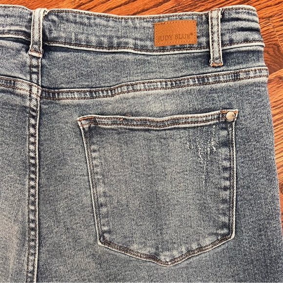 Judy Blue high rise Denim Shorts, 9’ inseam, size 3XL - Picture 5 of 11